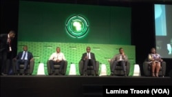 Un panel lors de Rebranding Africa Forum 2018, le 9 octobre 2018. (VOA/Lamine Traoré)