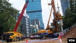 Pembangunan tahap awal sarana MRT di kawasan bundaran HI, Jakarta (VOA/Iris Gera)