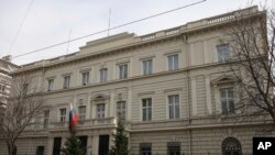 资料照片：2010年3月19日，俄罗斯驻奥地利维也纳大使馆照片。（美联社照片）