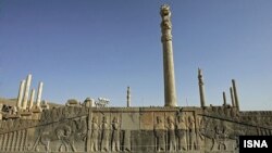 بخشی از مجموعه باستانی تخت جمشید در نزدیکی شیراز 