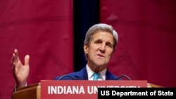 美国国务卿克里在印第安纳大学演讲（图片来源：美国国务院）