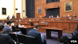 美国众议院外交事务委员会2019年10月30日审议“2019年台北法”、“2019年维吾尔人权政策”及“2019年保障5G安全及其他法案”等法案（美国之音锺辰芳拍摄）