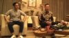 Agus Harimurti Yudhoyono putra sulung mantan Presiden Susilo Bambang Yudhoyono bersama dengan putra Sulung Presiden Joko Widodo Gibran Rakabuming (VOA/Andylala Waluyo)