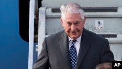 آقای تیلرسون بعد از ترکیه، به کویت سفر کرد و قرار است به دوحه و ریاض نیز سفر کند. 