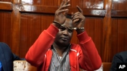 Kevin Kang'ethe ndani ya mahakama ya Milimani mjini Nairobi baada ya kukamatwa tena, Februari 14, 2024. Picha ya AP