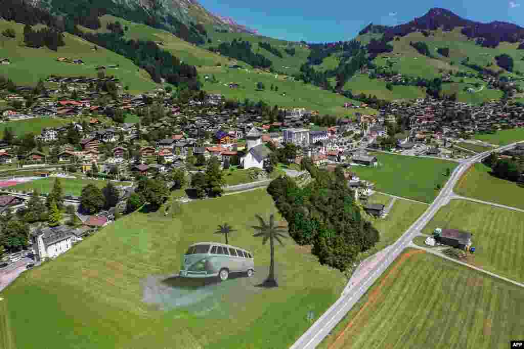 នេះ​ជារូប​ភាព​ផ្តល់​ដោយ​សិល្បករ​បារាំង​ Guillaume Legros ឬ​ក៏​ហៅ​ថា​គំនូរ Saype​ ដែល​បង្ហាញ​ពី​គំនូរ​ដី​មួយ​ផ្ទាំង​ដែល​មាន​ទំហំ​៤.២០០​ម៉ែត្រ​ ដែល​មាន​ឡាន​ VW Kombi បង្កើត​ដោយ​សិល្បករ​នៅ​ Chateau d&#39;Oex ក្នុង​ទីក្រុង​ Vaud ប្រទេស​ស្វីស។