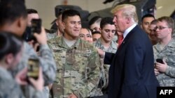 Shugaba Trump Da Sojojin Amurka
