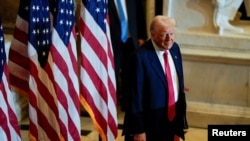 Президент Дональд Трамп перед началом Национального молитвенного завтрака. Капитолий. Вашингтон, округ Колумбия. 6 февраля 2025 г. 