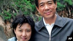 谷开来(左)和她的丈夫薄熙来