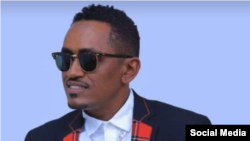 Faayilii - Artiist Haacaaluu Hundeessaa