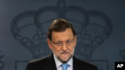 Spain's Prime Minister Mariano Rajoy listens to a question during a news conference at the Moncloa Palace, the premier's official residence, in Madrid, Nov. 11, 2015. 