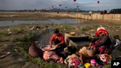 မသန့်ရှင်းတဲ့ရေသုံးစွဲနေရတဲ့ လက်ပံတောင်းတောင် ဒေသခံများ