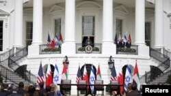 特朗普总统在白宫主持以色列与阿联酋和巴林关系正常化仪式。（2020年9月15日）