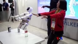 ချစ်သူနဲ့လကမ္ဘာခရီး၊ သူငယ်ချင်းစက်ရုပ်