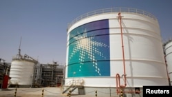 沙特阿拉伯石油产区的储油设备(资料图片)