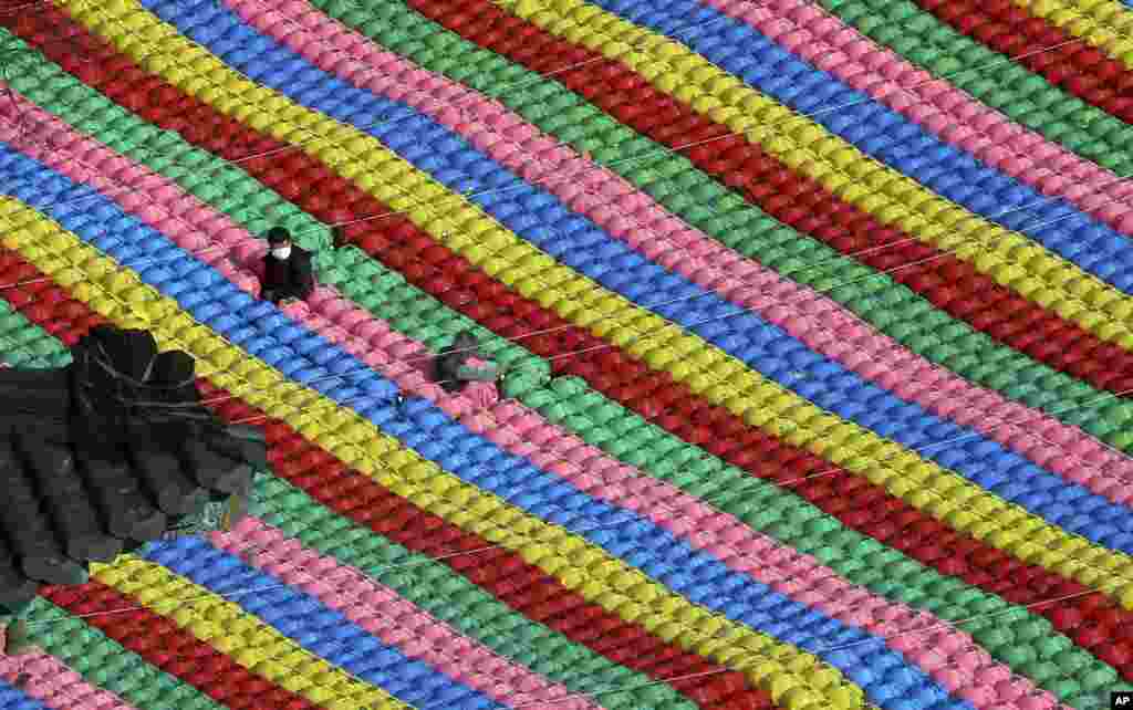 Workers adjust lanterns for upcoming celebration of Buddha&#39;s birthday on May 22 at Jogye temple in Seoul, South Korea, April 17, 2018.